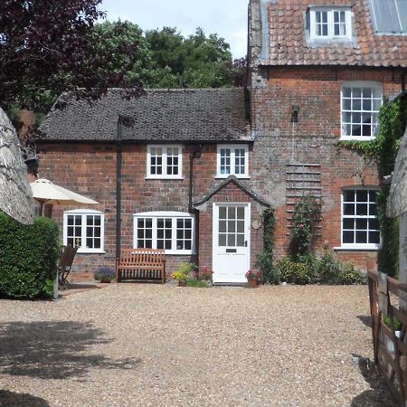 Stonehenge Village Cottage: Charming 3-Bedroom Near Historic Sites Pewsey Exterior photo