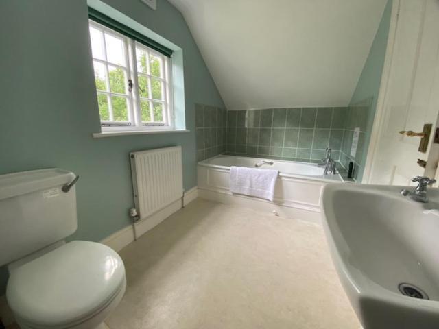Stonehenge Village Cottage: Charming 3-Bedroom Near Historic Sites Pewsey Exterior photo